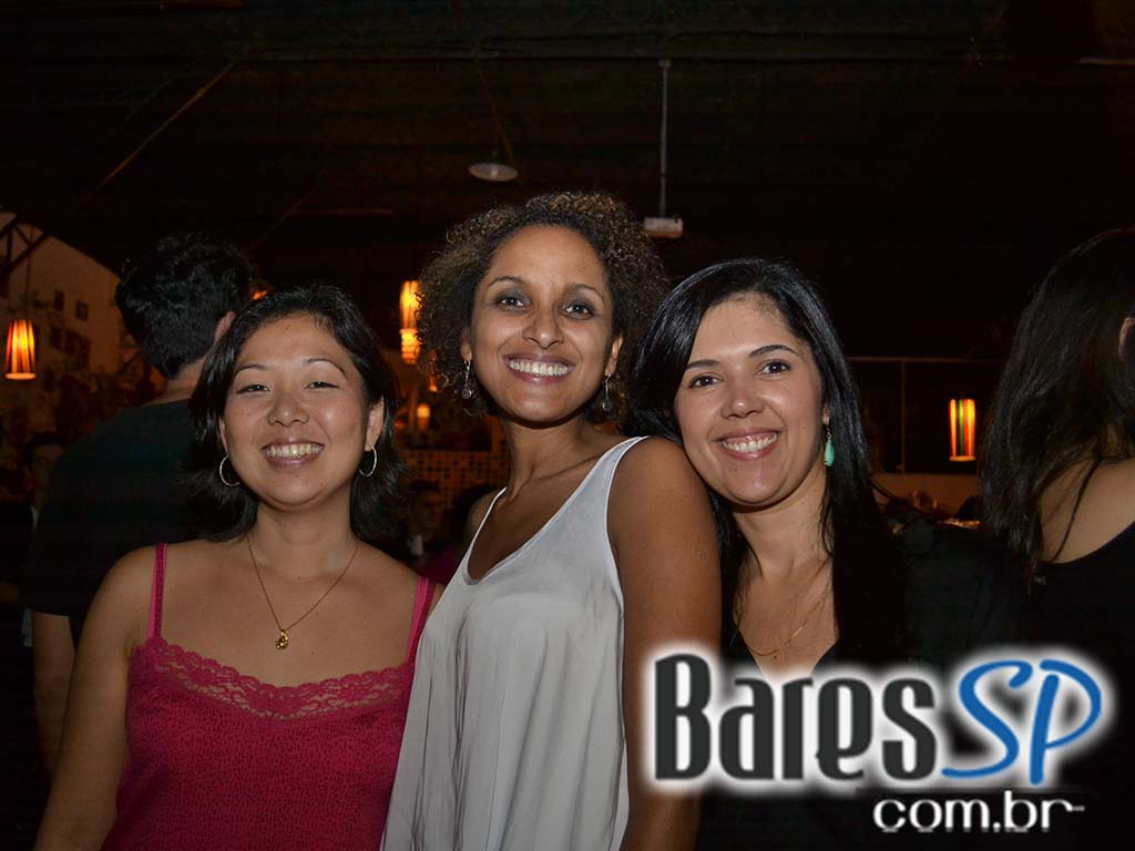 Dona Duda, Augusto Swing e integrantes de outros grupos se apresentaram em noite de samba-rock Dona Duda, Augusto Swing e integrantes de outros grupos se apresentaram em noite de samba-rock